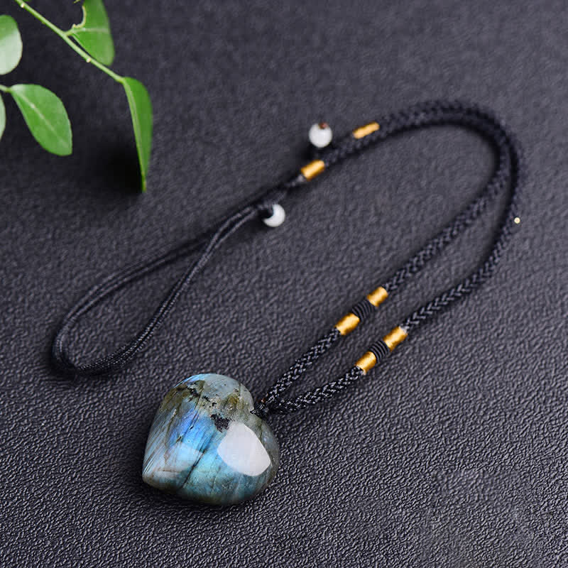 Collana con ciondolo di supporto a forma di cuore in labradorite Buddha Stones