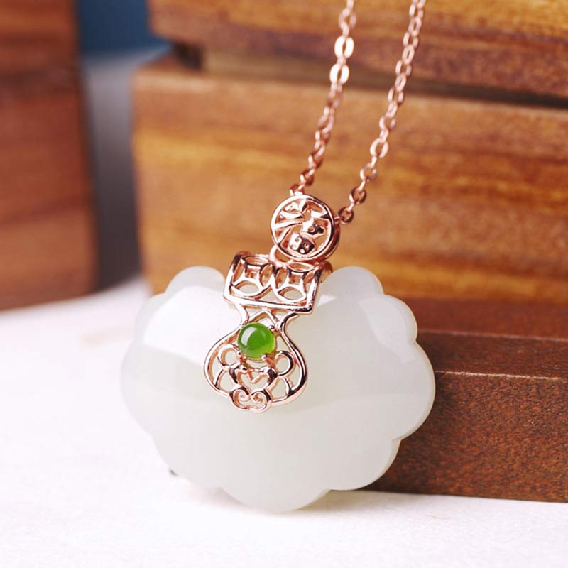 Collana con ciondolo a forma di catena in argento sterling 925 con giada bianca e benedizione della felicità
