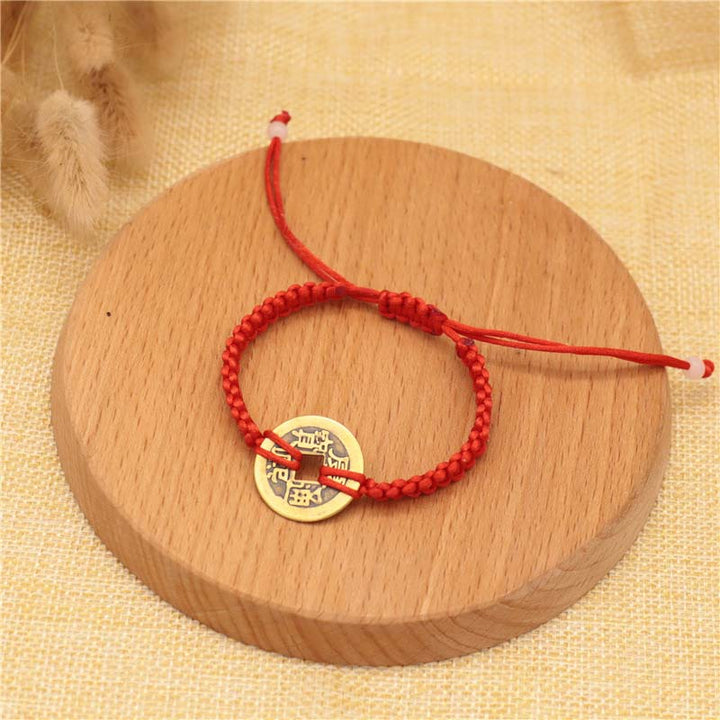 Braccialetto intrecciato con corda rossa, moneta di rame e Buddha Stones