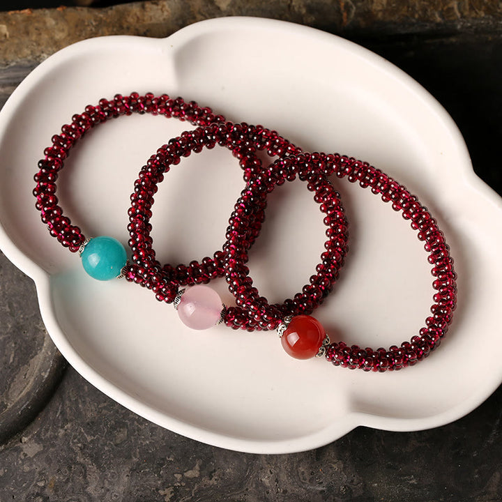 Braccialetto di protezione con perline di agata rossa, cristallo rosa e granato naturale Buddha Stones