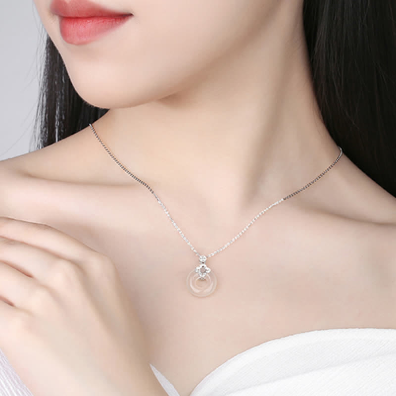 Collana pendente con Buddha Stones positivo in argento sterling 925 con moneta in calcedonio e fibbia per la pace