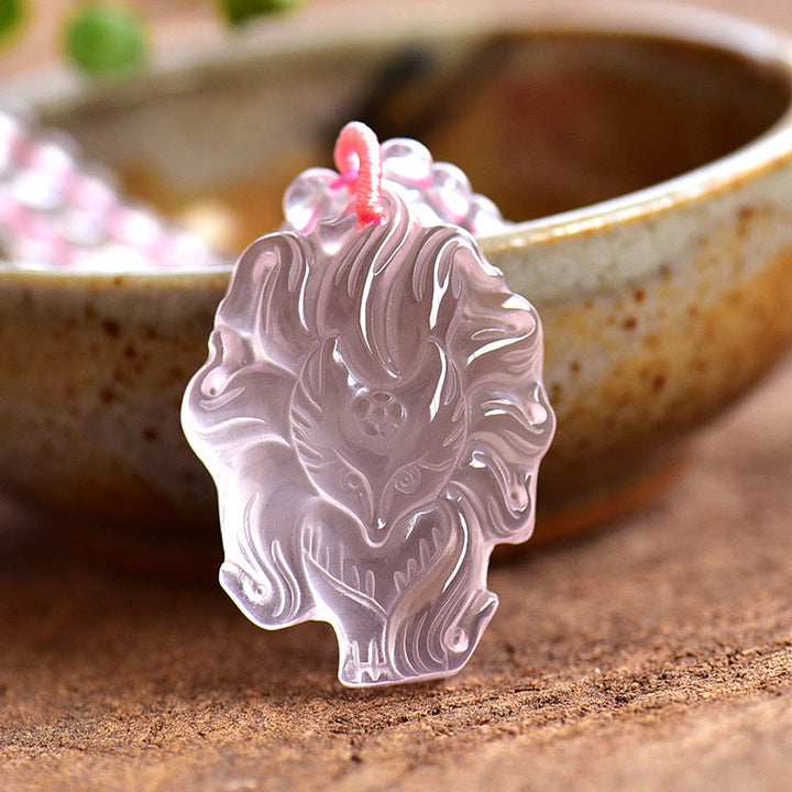 Collana con ciondolo a forma di volpe a nove code in cristallo rosa naturale Buddha Stones
