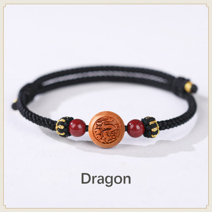 Braccialetto della ricchezza in cinabro intagliato con carattere dello zodiaco cinese Fu in legno di pesca naturale Buddha Stones