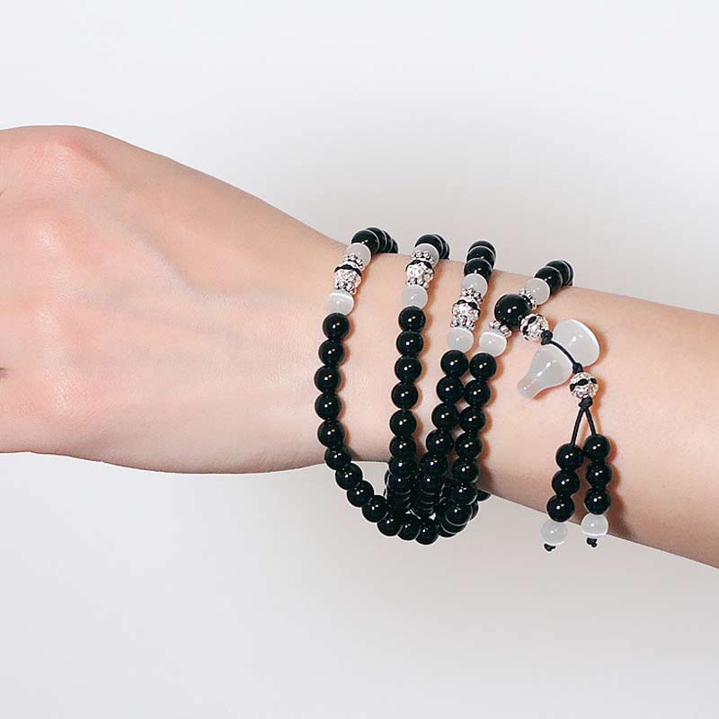 Braccialetto di meditazione con perline di cristallo bianco e onice nero Buddha Stones