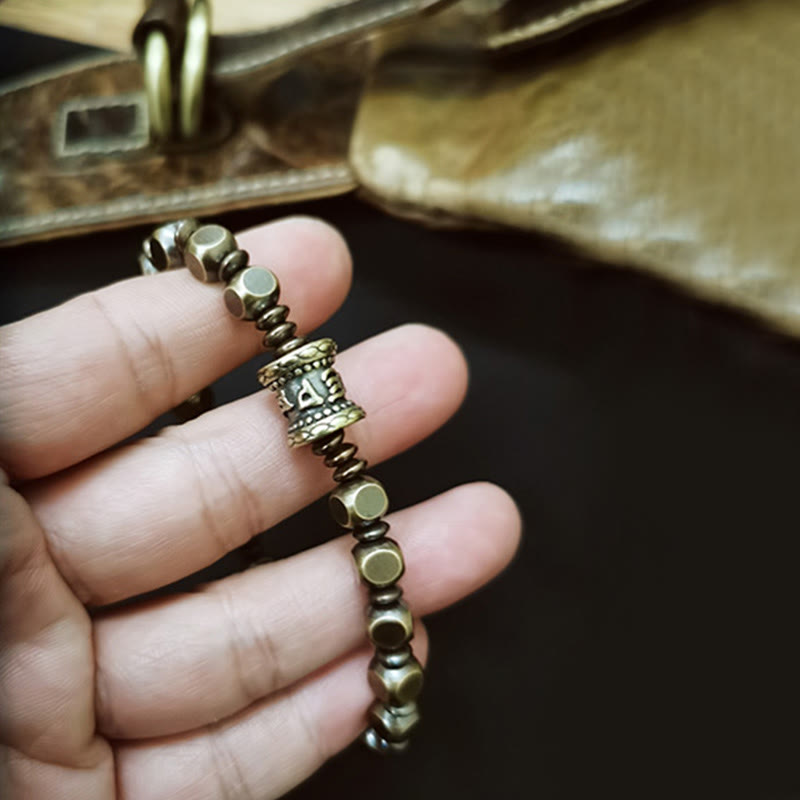 Buddha Stones Tibetano Om Mani Padme Hum Amuleto in ottone intagliato in rame Focus Bracciale