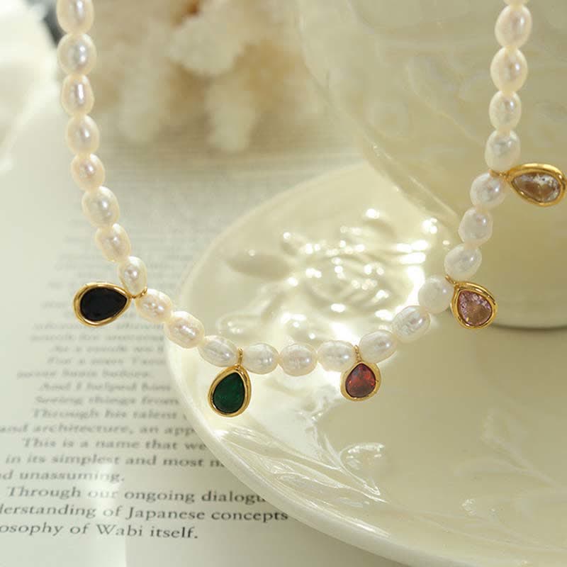 Collana con ciondolo in pietra di cristallo di perla e purezza