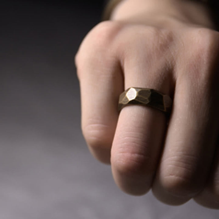 Anello di ricchezza in rame con design semplice tibetano Buddha Stones