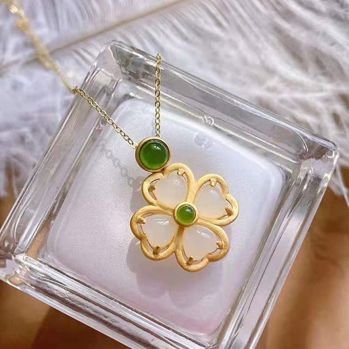 Collana con ciondolo a forma di quadrifoglio fortunato in argento sterling 925 Buddha Stones, giada e prosperità