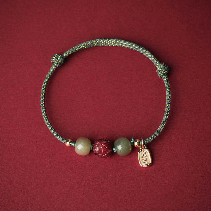 Braccialetto di corda artigianale Buddha Stones in giada Hetian placcato oro 14K, cinabro e loto portafortuna