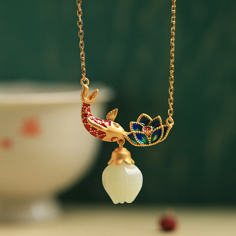 Collana con ciondolo di protezione in argento sterling 925 con pesce koi in giada bianca e Buddha Stones - Giada bianca (Protezione ♥ Felicità) - image 1