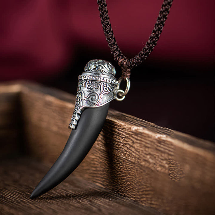 Collana con ciondolo in argento sterling 925 con motivo a denti di lupo e ossidiana nera e forza