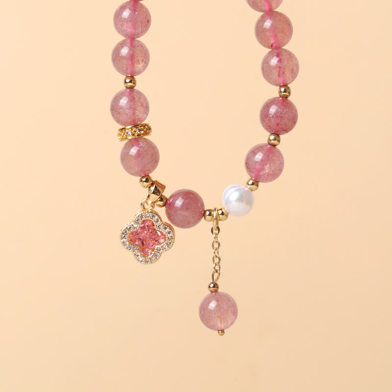 Braccialetto di guarigione con ciondolo a forma di quadrifoglio, perla e quarzo fragola Buddha Stones