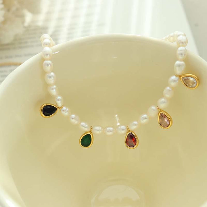 Collana con ciondolo in pietra di cristallo di perla e purezza