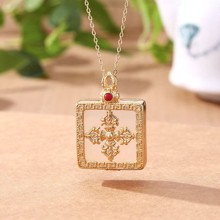 Collana con ciondolo portafortuna con protezione Dorje doppio in giada bianca placcata in oro 24K