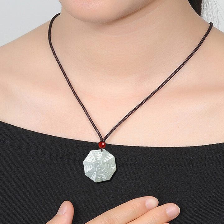 Ciondolo con collana di fortuna Bagua Yin Yang in giada naturale - image 3