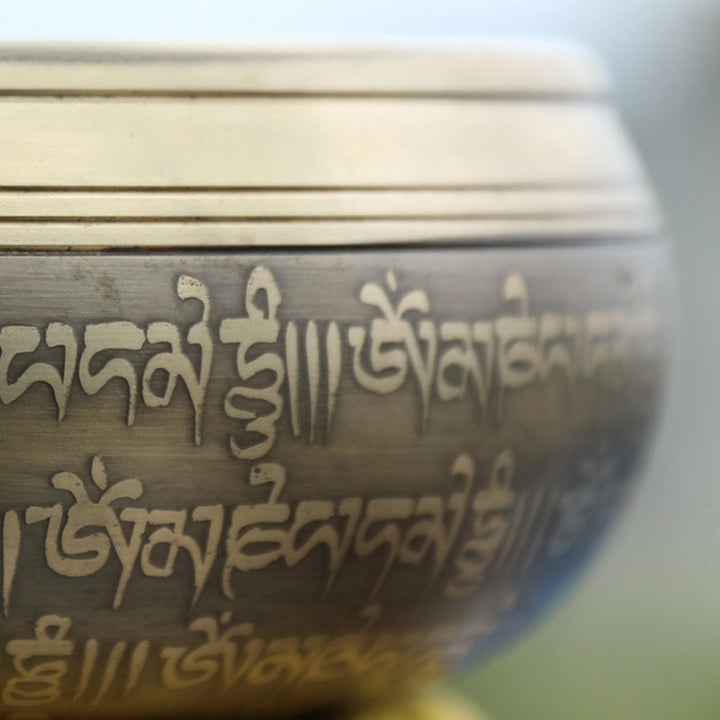 Buddha Stones Tibetan Sound Bowl realizzata a mano per concentrazione e meditazione Peaceful Happiness Singing Bowl Set