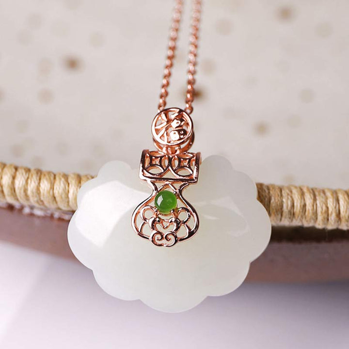 Collana con ciondolo a forma di catena in argento sterling 925 con giada bianca e benedizione della felicità