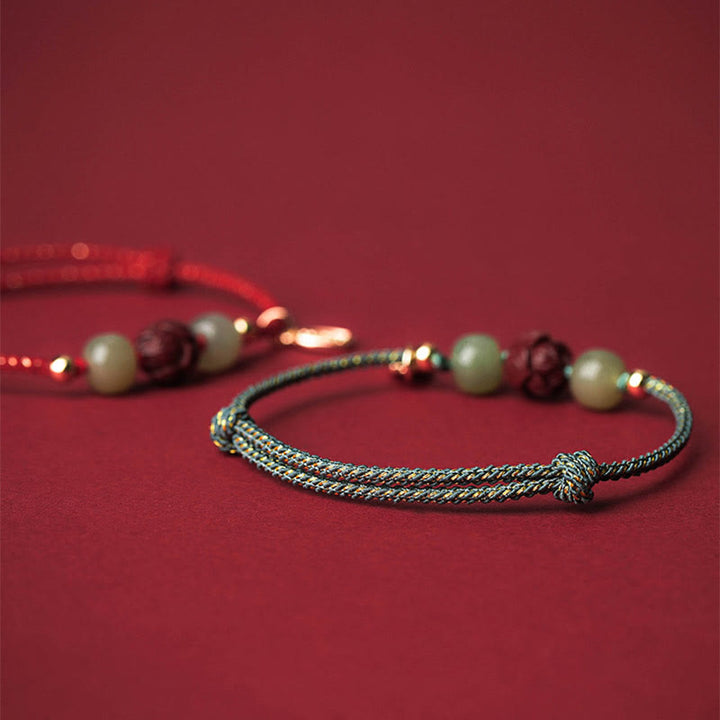 Braccialetto di corda artigianale Buddha Stones in giada Hetian placcato oro 14K, cinabro e loto portafortuna
