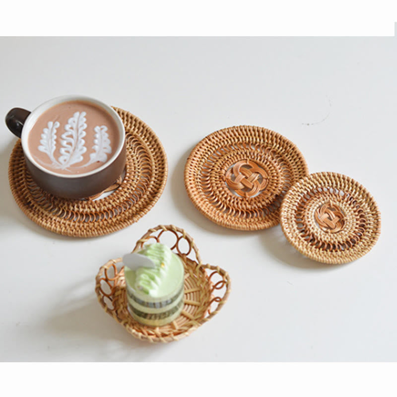 Sottobicchiere per tazza da tè in rattan con motivo floreale in ceramica