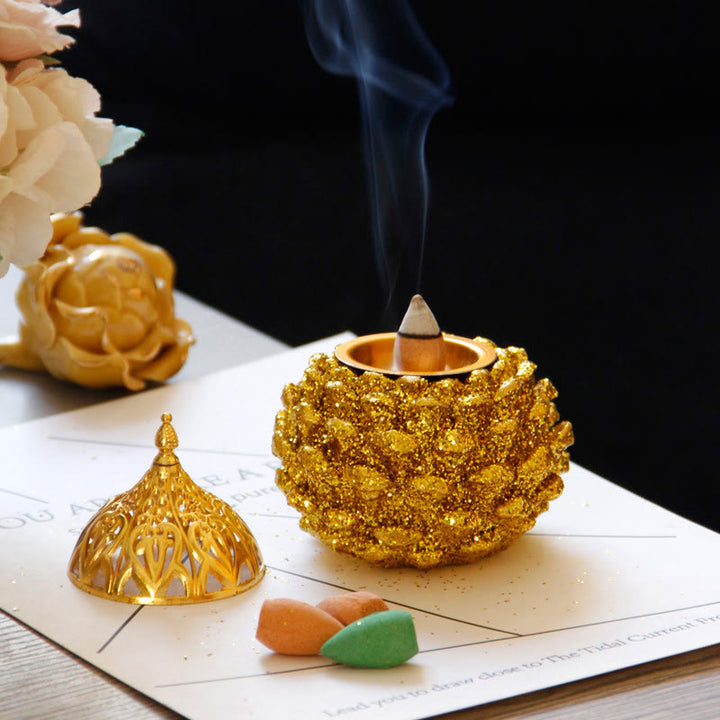 Modello di pigna dorata rituali spirituali Mini bruciatore di incenso decorazione da tavolo per la casa