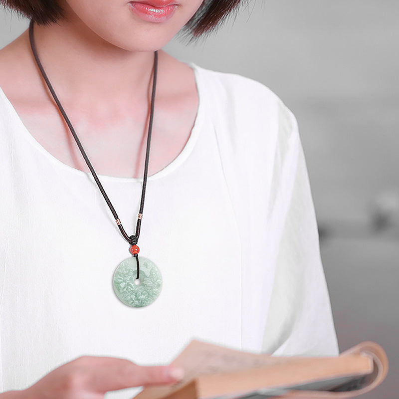 Collana con ciondolo a forma di fiore di peonia con Buddha Stones, giada rotonda e fibbia della pace