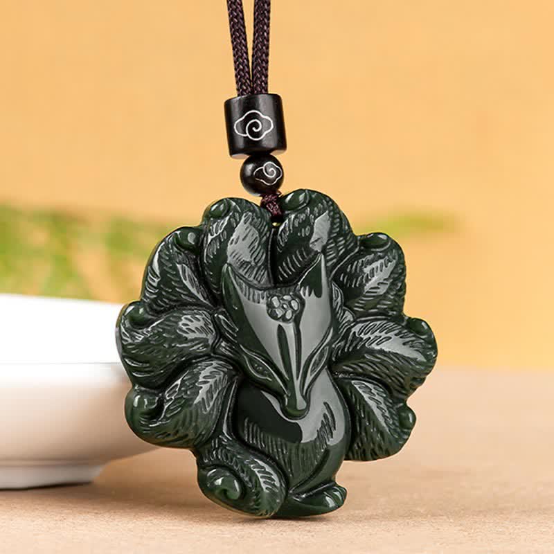 Collana con ciondolo a forma di volpe a nove code in giada ciano di Hetian