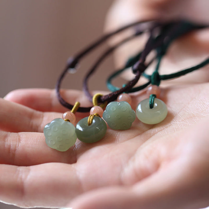 Collana con ciondolo in corda con fibbia della pace in giada rotonda naturale Buddha Stones Lotus Abundance - image 1