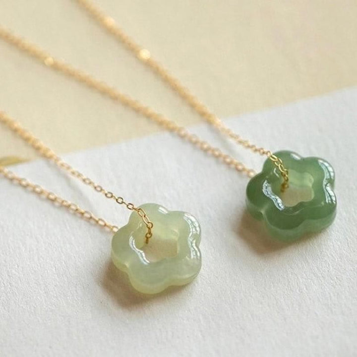 Collana con ciondolo con ciondolo floreale in giada ciano Buddha Stones , delicata giada Hetian