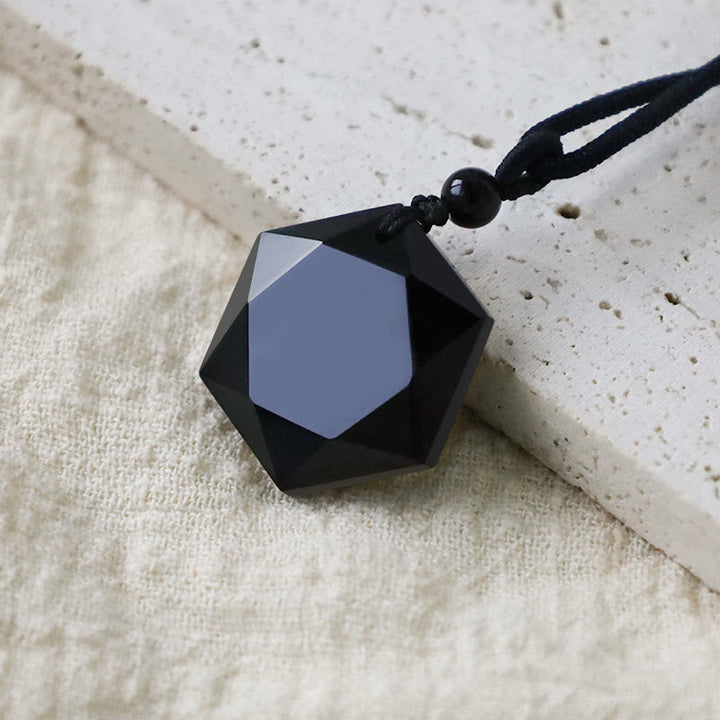 Collana con ciondolo purificatore con talismano in ossidiana nera
