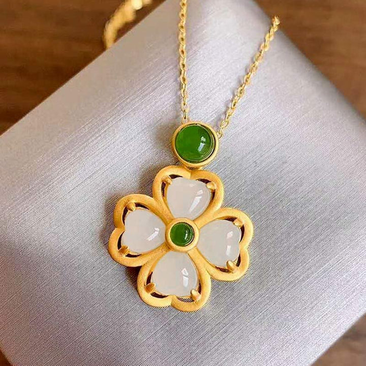 Collana con ciondolo a forma di quadrifoglio fortunato in argento sterling 925 Buddha Stones, giada e prosperità