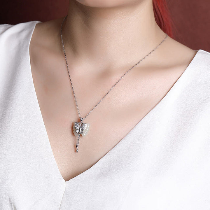 Collana con ciondolo a forma di farfalla in giada bianca Hetian, placcata in argento sterling 925, con Buddha Stones e ciondolo a forma di farfalla in giada bianca Hetian.