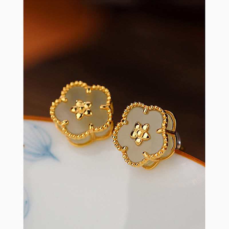 Orecchini a bottone con fiore di prugna in giada Hetian in argento sterling 925 Buddha Stones