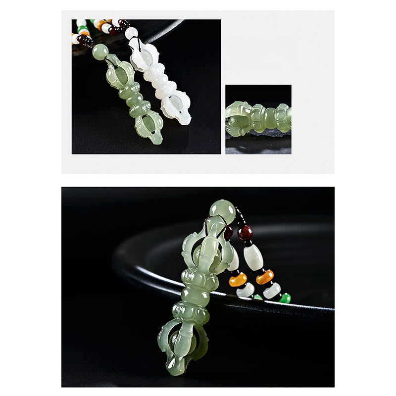 Collana con ciondolo di successo inciso Dorje Vajra in giada ciano naturale tibetana e giada bianca