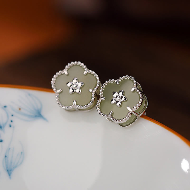 Orecchini a bottone con fiore di prugna in giada Hetian in argento sterling 925 Buddha Stones