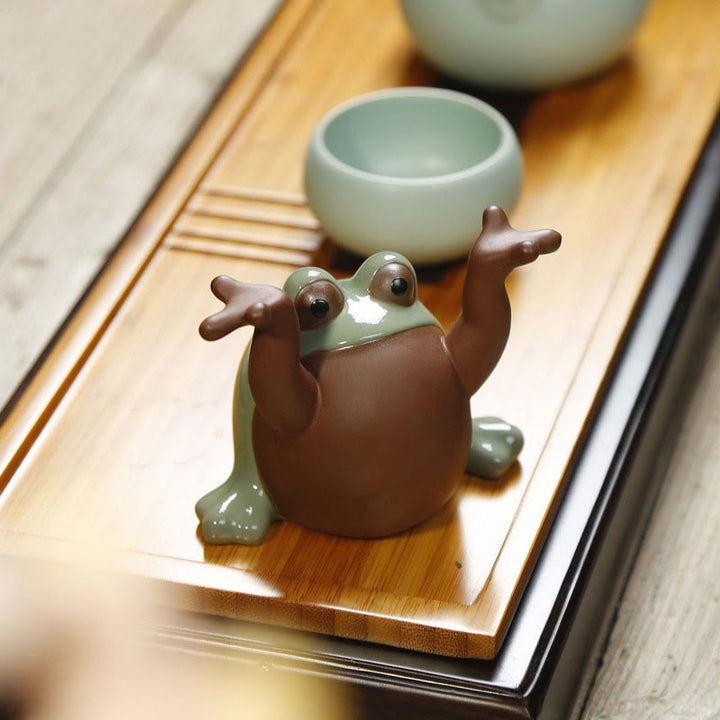 Buddha Stones FengShui Ricchezza Fortunato Carino Rana Ceramica Tè Animale Domestico Figurina Decorazione - Braccia di rana alzate 10,5*8,8 cm - image 0