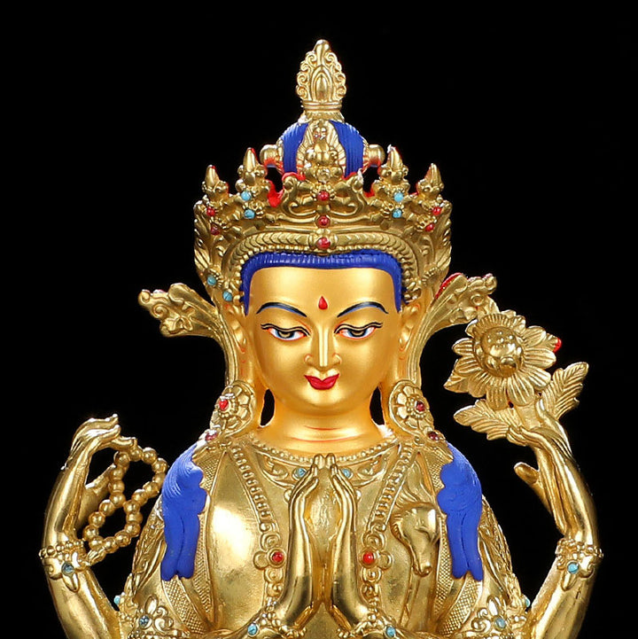 Statua di protezione di Avalokitesvara a quattro braccia di Chenrezig, placcata in oro e rame