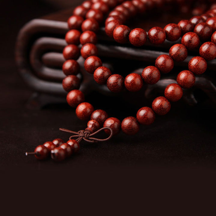 Braccialetto di meditazione Mala con 108 perle di legno di sandalo rosso e foglie piccole tibetane Buddha Stones