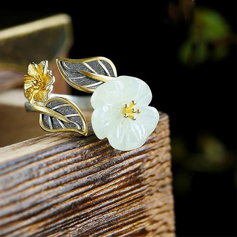 Anello portafortuna con fiore di prugna in giada bianca e rame placcato argento 925 Buddha Stones