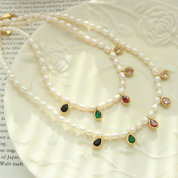 Collana con ciondolo in pietra di cristallo di perla e purezza