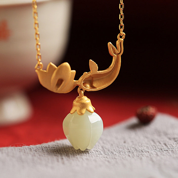 Collana con ciondolo di protezione in rame con pesce koi in giada bianca e Buddha Stones - image 5