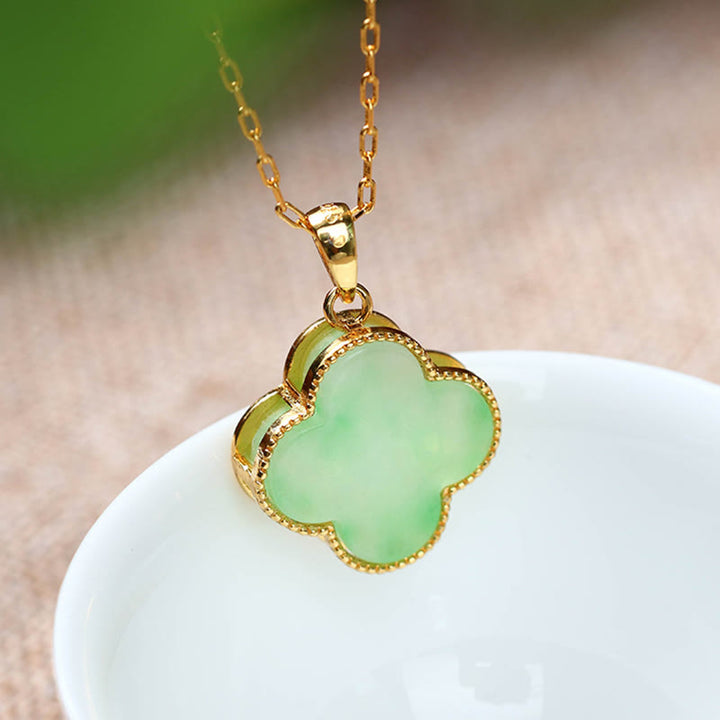 Collana con ciondolo portafortuna in giada con motivo a quadrifoglio Buddha Stones