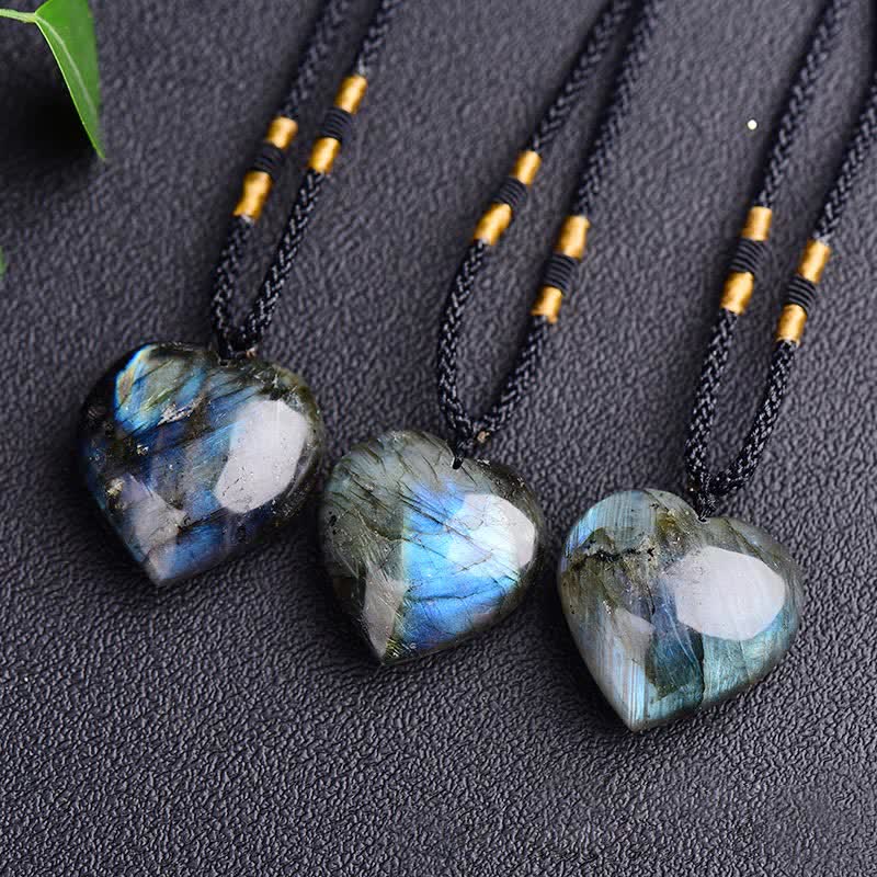 Collana con ciondolo di supporto a forma di cuore in labradorite Buddha Stones