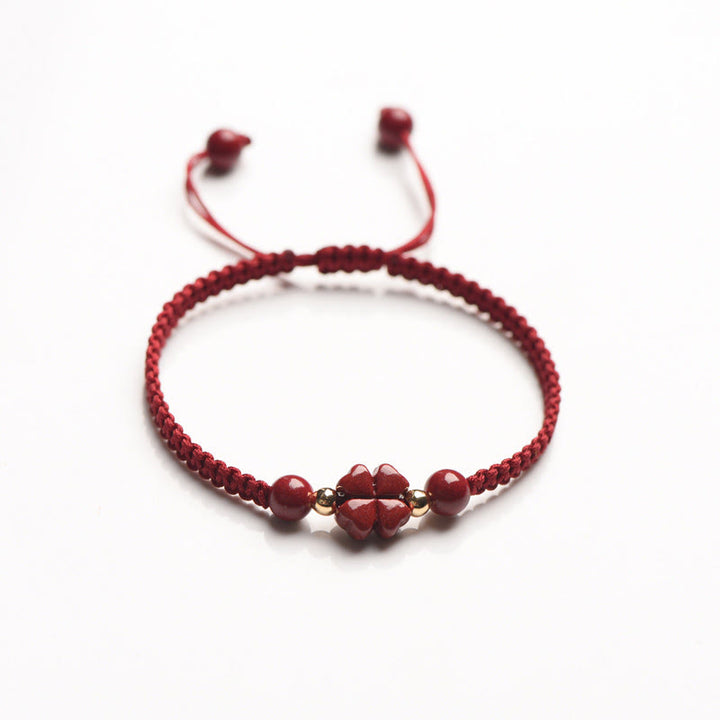 Buddha Stones Quadrifoglio Fiore a cinque petali Cinabro Benedizione Braccialetto con filo rosso