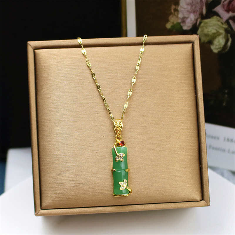 Collana con ciondolo di protezione dalla fortuna in bambù, giada bianca e giada ciano Buddha Stones