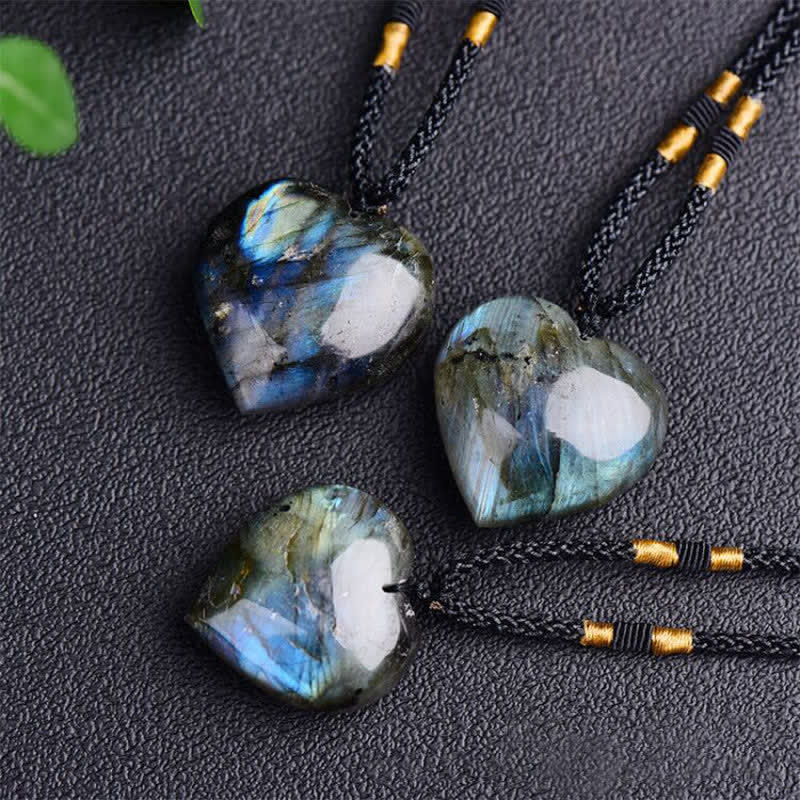 Collana con ciondolo di supporto a forma di cuore in labradorite Buddha Stones
