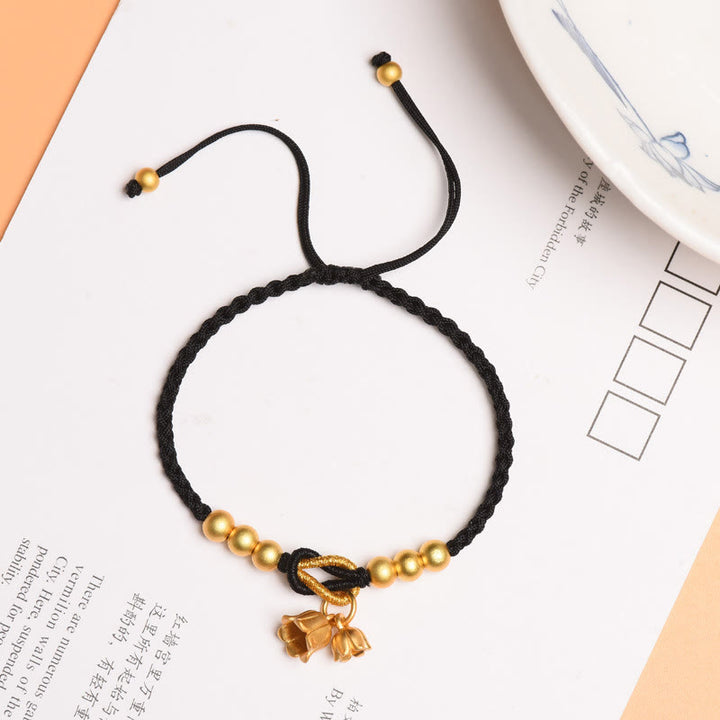 Bracciale intrecciato con ciondolo a forma di fiore di mughetto fatto a mano con Buddha Stones e protezione dalla fortuna