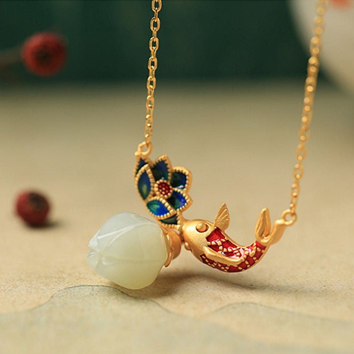 Collana con ciondolo di protezione in argento sterling 925 con pesce koi in giada bianca e Buddha Stones - image 3