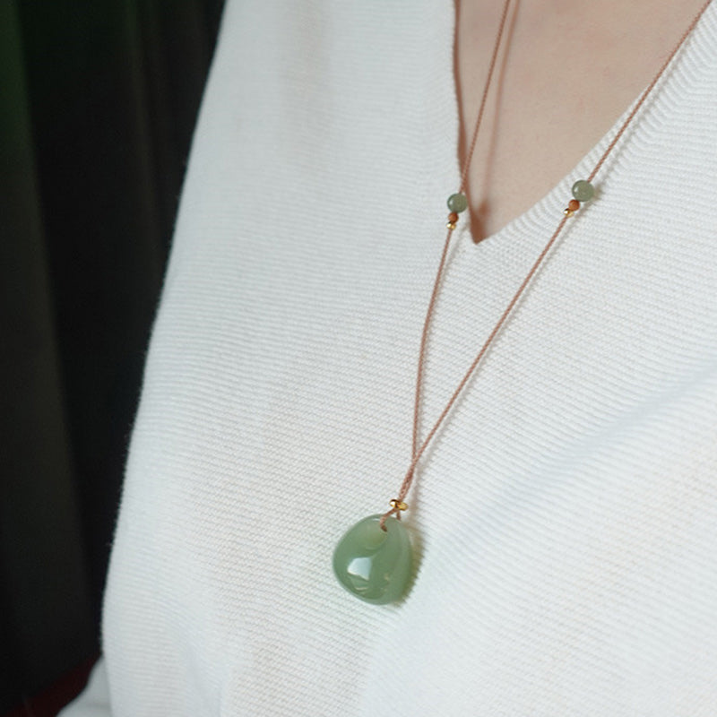 Collana con ciondolo Buddha Stones Natural Jade Luck Prosperity (colore casuale)