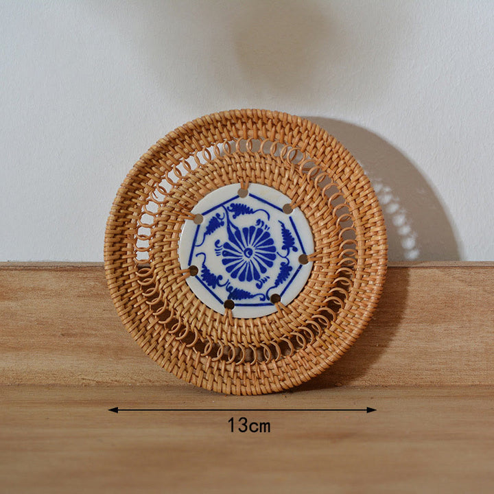 Sottobicchiere per tazza da tè in rattan con motivo floreale in ceramica