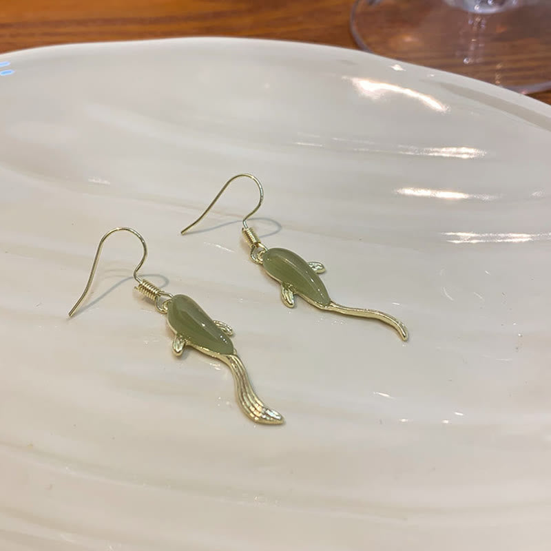 Orecchini pendenti con motivo a pesce e giada portafortuna